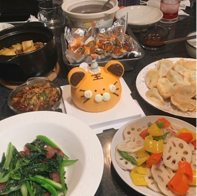 Plates of Chinese food on a table